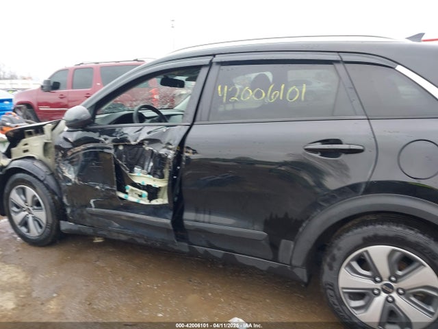 KNDCB3LC5L5442939 KIA NIRO LX