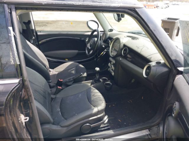 2010 MINI COOPER CLUBMAN WMWML3C58ATX51703 Photo 4