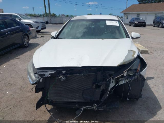 5NPE24AF0JH697829 Hyundai SONATA SE