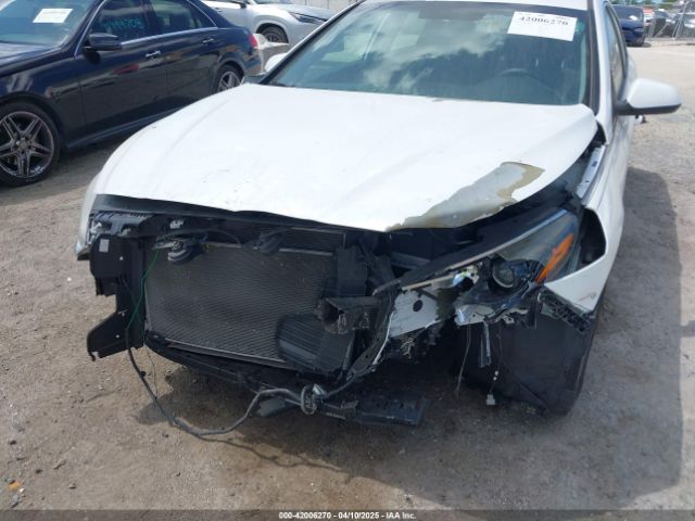 5NPE24AF0JH697829 Hyundai SONATA SE
