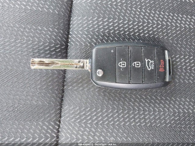 KNDPMCAC8L7805821 KIA Sportage Lx