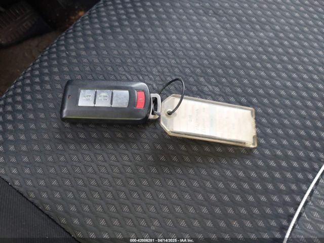 JA4AZ3A3XHZ030810 Mitsubishi Outlander Se