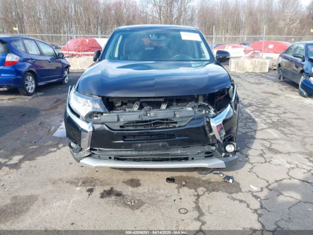 JA4AZ3A3XHZ030810 Mitsubishi Outlander Se
