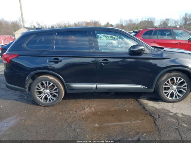 JA4AZ3A3XHZ030810 Mitsubishi Outlander Se