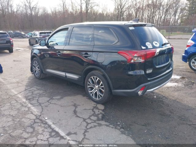 JA4AZ3A3XHZ030810 Mitsubishi Outlander Se