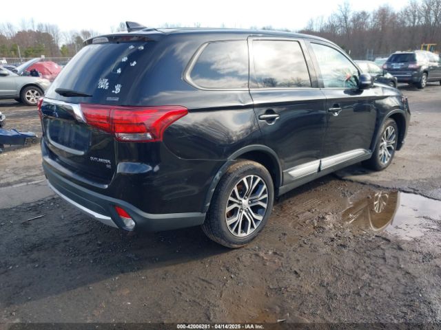JA4AZ3A3XHZ030810 Mitsubishi Outlander Se