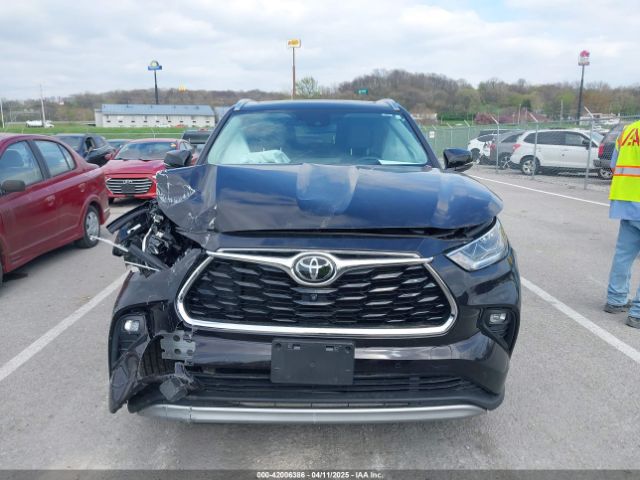 5TDFZRBH3MS065631 Toyota Highlander Platinum