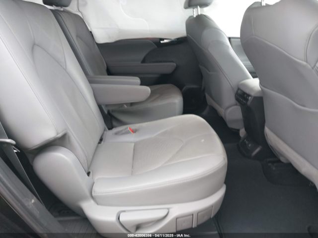 5TDFZRBH3MS065631 Toyota Highlander Platinum
