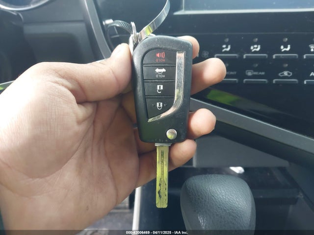 4T1B11HK0JU646873 Toyota CAMRY LE
