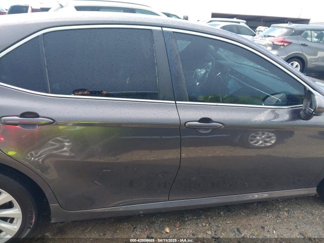 4T1B11HK0JU646873 Toyota CAMRY LE