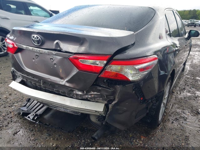 4T1B11HK0JU646873 Toyota CAMRY LE