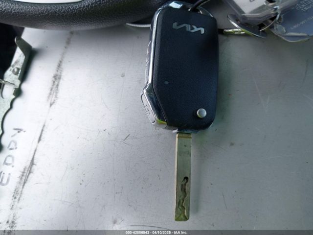 KNDJ23AU1P7878913 KIA SOUL LX