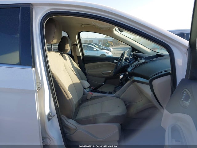 1FMCU0GX6GUB62475 Ford ESCAPE SE