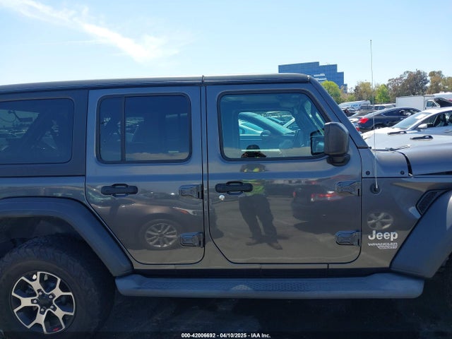 1C4HJXDG8LW338702 Jeep 2020