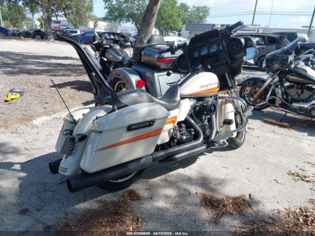 2022 HARLEY-DAVIDSON FLHX 1HD1KBC1XNB647594 Photo 3