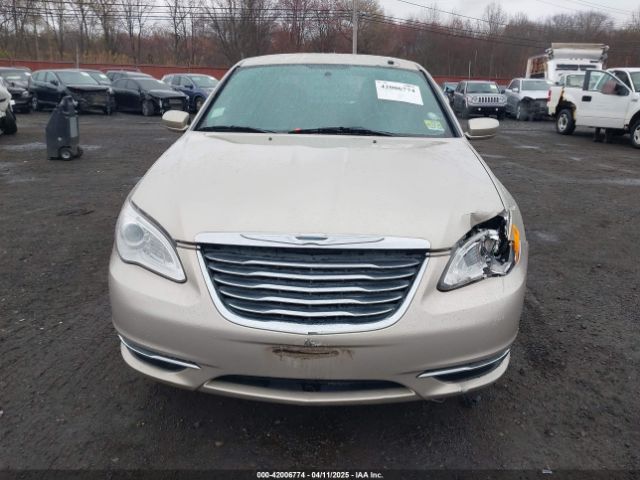1C3CCBAB2EN213983 Chrysler 200 LX