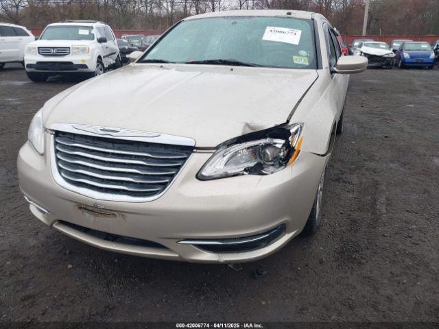 1C3CCBAB2EN213983 Chrysler 200 LX