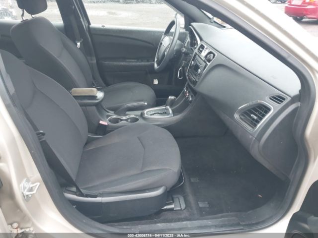 1C3CCBAB2EN213983 Chrysler 200 LX