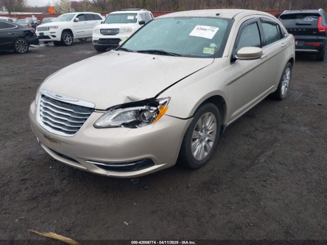 1C3CCBAB2EN213983 Chrysler 200 LX