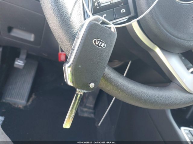 KNDPMCAC4N7955783 KIA Sportage Lx
