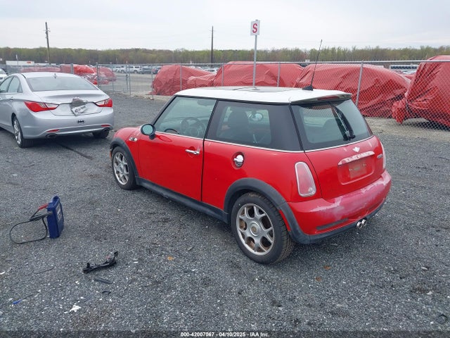 2005 MINI COOPER S WMWRE33535TL15394 Photo 2