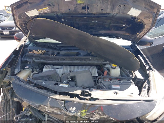 JTDZN3EUXHJ063005 Toyota Prius V Two