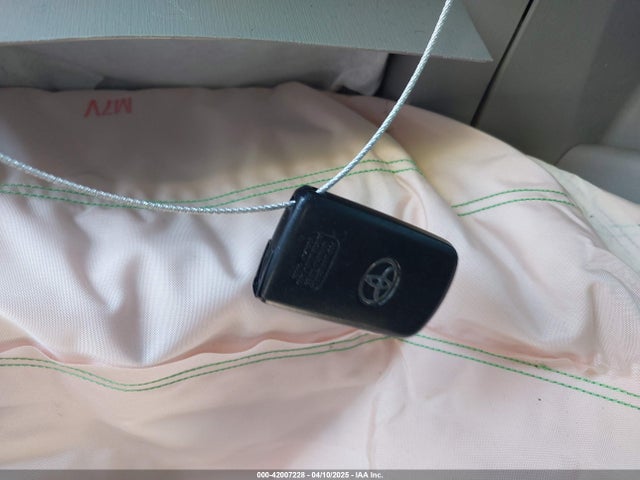 JTDZN3EUXHJ063005 Toyota Prius V Two