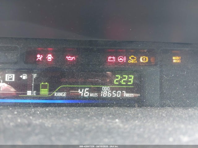 JTDZN3EUXHJ063005 Toyota Prius V Two