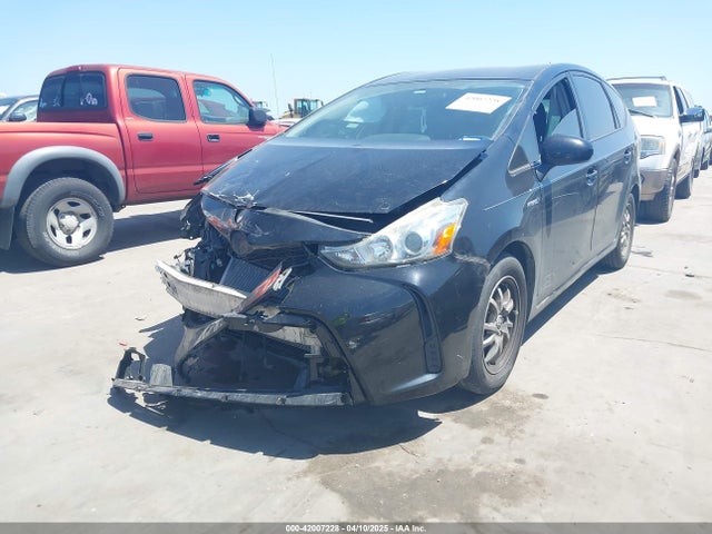 JTDZN3EUXHJ063005 Toyota Prius V Two