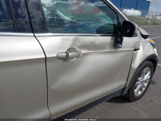 1FMCU9HD6JUA21308 Ford ESCAPE SEL