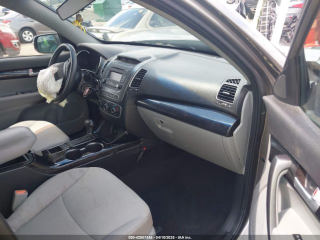 5XYKT3A64FG611172 KIA SORENTO LX