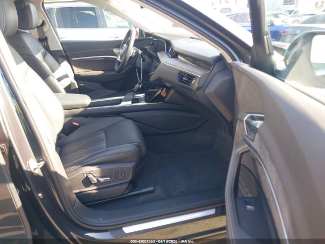 2019 AUDI E-TRON WA1VAAGE2KB021539 Photo 4