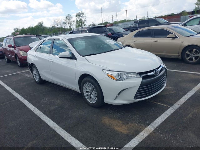 Toyota CAMRY LE 2017 4T1BF1FK2HU633363 Image 1