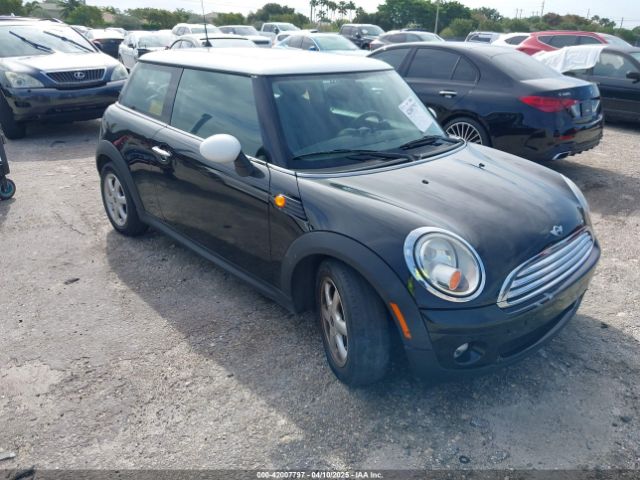 2010 MINI COOPER WMWMF3C5XATU77265 Photo 0