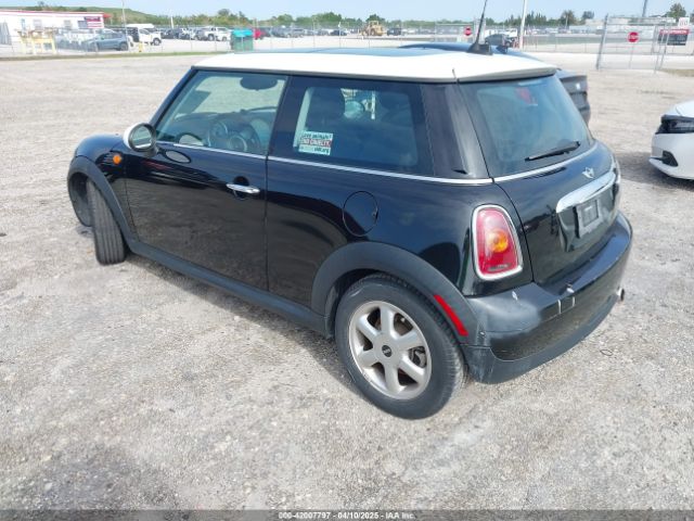 2010 MINI COOPER WMWMF3C5XATU77265 Photo 2