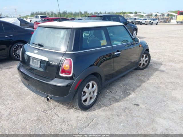 2010 MINI COOPER WMWMF3C5XATU77265 Photo 3