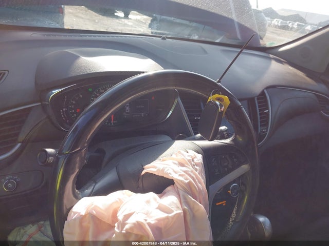 3GNCJLSB8KL338057 Chevrolet Trax Lt
