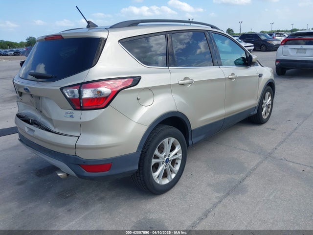 1FMCU9HD5JUA83542 Ford ESCAPE SEL