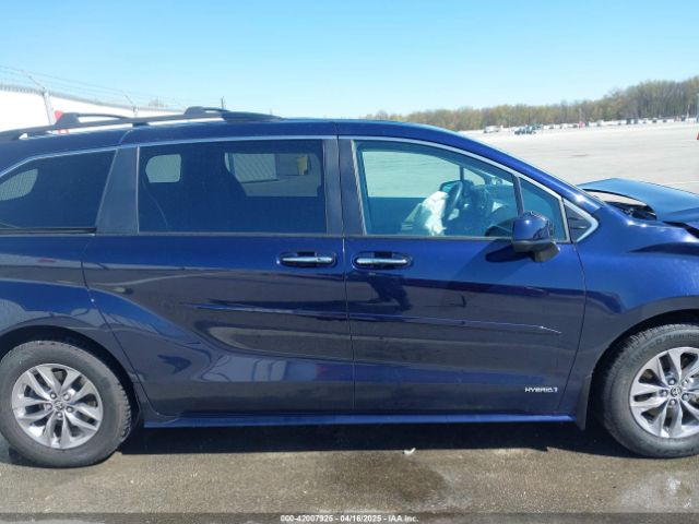 5TDJRKEC2MS023873 Toyota SIENNA XLE