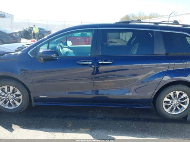 5TDJRKEC2MS023873 Toyota SIENNA XLE
