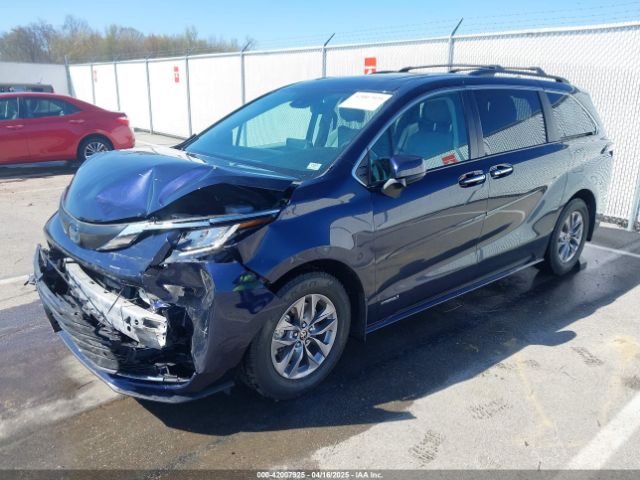 5TDJRKEC2MS023873 Toyota SIENNA XLE