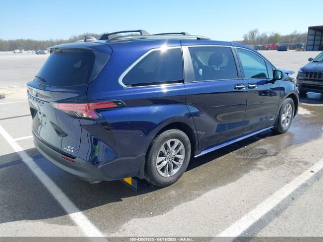 5TDJRKEC2MS023873 Toyota SIENNA XLE