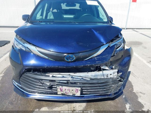 5TDJRKEC2MS023873 Toyota SIENNA XLE