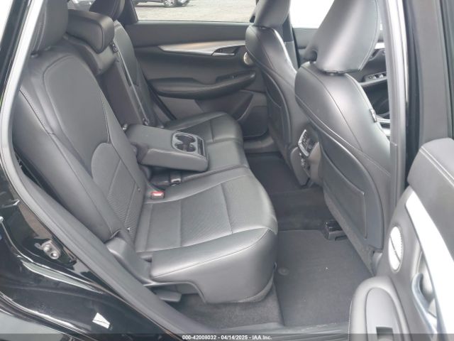 3PCAJ5M38KF116554 Infiniti Qx50 Essential