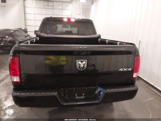 1C6RR7FG4KS537902 RAM 1500 Classic Express  4x4 6'4 Box