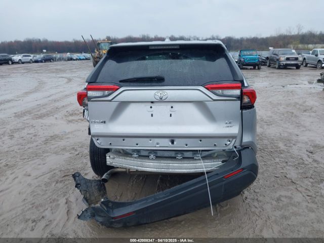 2T3F1RFV0NC260675 Toyota RAV4 LE