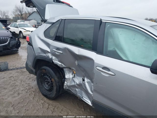 2T3F1RFV0NC260675 Toyota RAV4 LE
