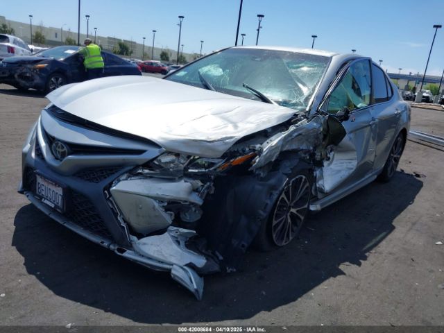 4T1B11HK6JU099401 Toyota CAMRY SE