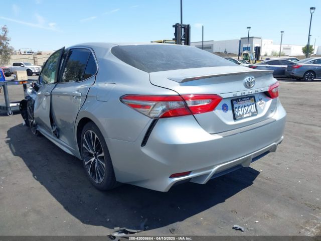 4T1B11HK6JU099401 Toyota CAMRY SE