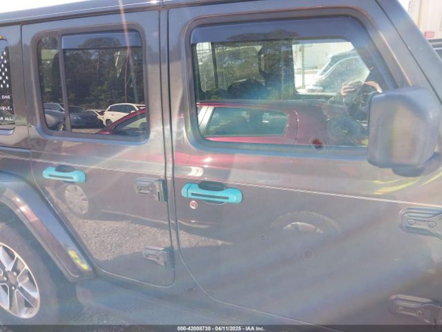 1C4HJXEN5JW261250 Jeep Wrangler Unlimited Sahara 4x4